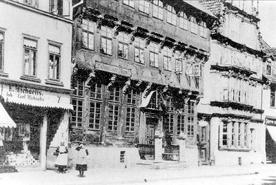 Das Haus der Familie Michaelis in der Osterstrae um 1900 (links im Bild)